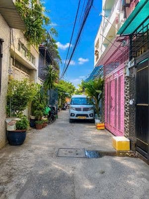 Chỉ 5.2 tỷ - 2 Tầng BTCT - 54M2 - HXH - Ngay Trường ĐH Công Thương
