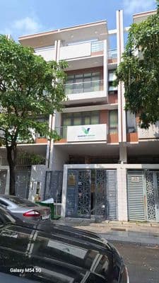 cho thuê nhà 5x20 mặt đường 16 m khu đô thị Vạn Phúc có hầm để xe