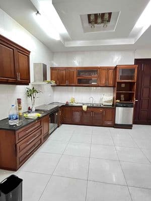 Cho thuê nhà biệt thự rộng 250m2 6pn có máy lạnh rất hợp làm vpcty