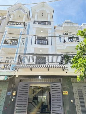 Bán nhà 3 lầu 4 phòng - tặng nội thất - HXH - hướng Nam