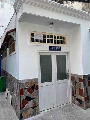 Cho thuê nhà 2 phòng ngủ Cách Mạng Tháng 8 Tân Bình . ***