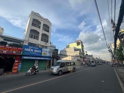 Bán mặt tiền quận 6 nở hậu 8.7 dien tich 204m2