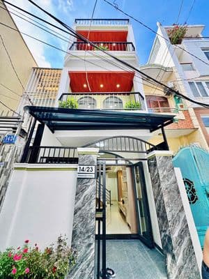 Nhà ngay chợ bà chiểu- cách hxt chỉ 10m