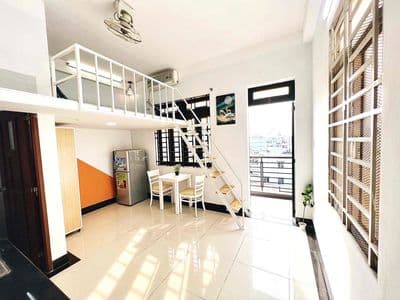 Phòng có gác ban công riêng full nt thoáng mát giá rẻ gần lê trọng tấn