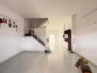 Nhà mới 5 x 20m xe hơi rộng 3pn ở liền