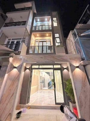 Bán nhà mặt tiền hẻm 4 tầng vào ở ngay. trên đường Khánh Hội
