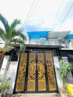 Chủ cần bán gấp , về quê , nhà gần mặt tiền bờ kênh thoáng mát .