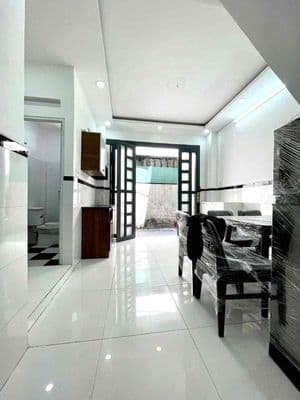 Sát mặt tiền Nguyễn Trãi . Q5 ( full nội thất ) 3Pn - nở hậu