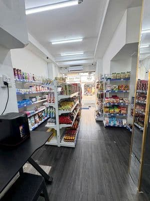 Chỉ 21Tr 4 Tầng Mặt Tiền Huỳnh Văn BÁnh 180m2 3 Lầu Gần NGuyễnVănTrỗi