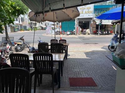 Cho thuê 1/2 mặt bằng nhà nguyên căn vỉa hè siêu rộng