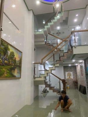 Cho thuê nhà Quang Trung P8 1 trệt 1 lửng 3 lầu 5PN 5WC HXH 15 triệu