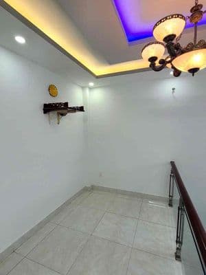 nhà chỉ cho gia đình ở mới sạch sẽ hẽm an ninh gần sân bay