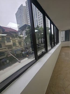 Cho thuê văn phòng dt 55m2, phòng vuông vắn, lô góc, cực thoáng
