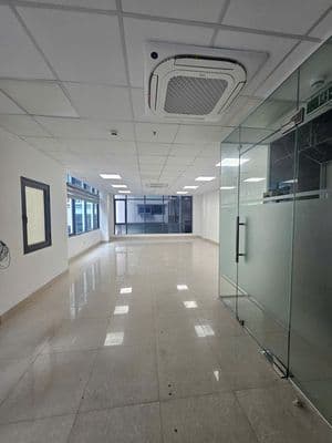 Cho thuê văn phòng 65m2, thiết kế thông sàn, 02 mặt thoáng