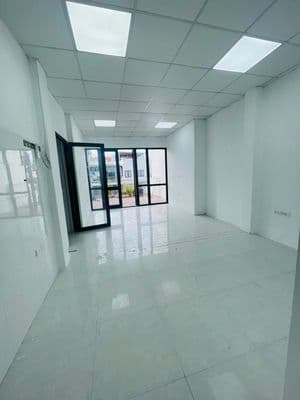 văn phòng hd mon vào ngay đẹp thông sàn diện tích rộng oto đỗ cửa