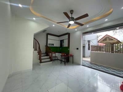 Chủ nhà cần cho thuê nhà 5 tầng 33m2 đông mai , giá 7tr/1 tháng