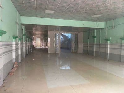 kho rộng có chổ ở lại đường Trần Đại Nghĩa gần vòng xoay DT 300m2 giá