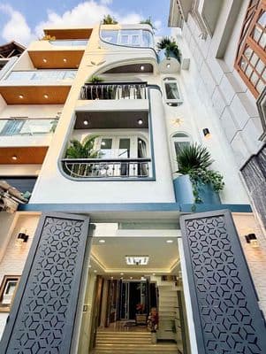 Nhà giảm 550Tr còn 7.7 T, xây mới, kế bên siêu thị Emart, 5 tầng 4x16