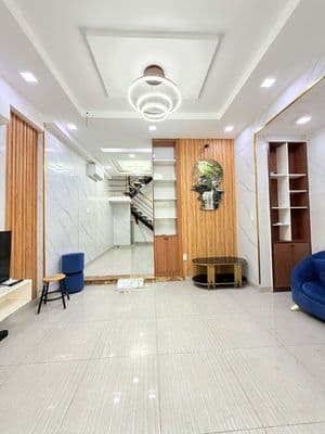 Chi thuê nhà 2 phòng ngủ, 2wc - sát phan xích long