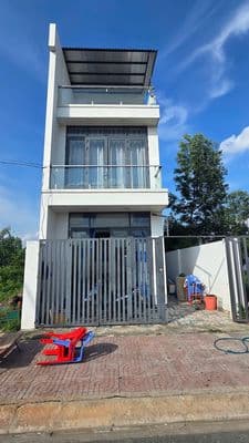 Chủ cần tiền bán lỗ căn nhà phố 1trệt 2 lầu sân thượng SHR sang tên