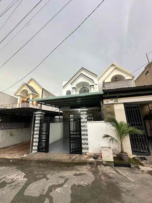nhà trệt lầu gần chợ bến lớn full thổ cư giá rẻ hơn thị trường 300tr