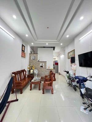 Cho thuê nhà trệt lầu sân thượng có nội thất khu dân cư hưng phú