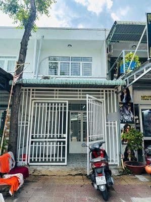 Cho thuê nhà 4 pn kdc 586 có máy lạnh