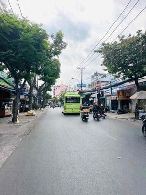 Bán nhà trung tâm tân phú kế bên đại học công thương 2 tầng 4 đ nhinh