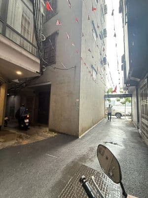 Cho thuê nhà 4 tầng ngõ 11 Trích Sài 36 m2, đồ cơ bản để ở làm VP