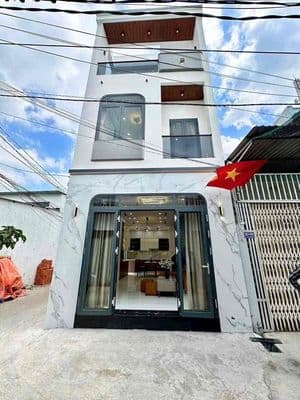 Nhà đẹp, nội thất cao cấp , góc 2 mặt tiền hẻm 11 gần bờ Hồ Búng Xáng.