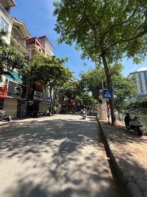 PHỐ CHÙA QUỲNH - Oto tránh Vỉa Hè Kinh Doanh