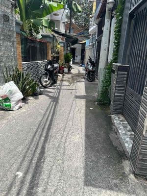 Nhà 4x13, 2 lầu đúc hẻm cạnh Nguyễn văn cừ p1 cũ
