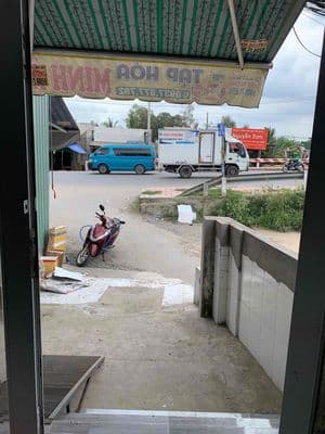 nhà nguyên căn mặt tiền