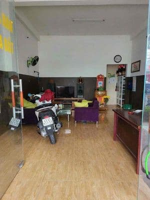 Cho thuê nhà 2 tầng mt phạm hùng