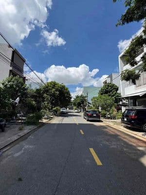 Cho thuê nhà 3 tầng mặt tiền Bàu Làng gần Trần Cao Vân full nội thất