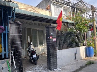Bán nhà cấp 4 dt 100m2 gần chợ hưng long