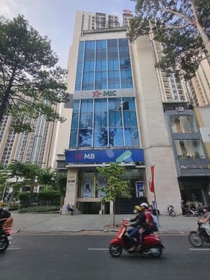 Góc 2mt ba tháng hai vị trí vàng kinh doanh ngay vòng xoay dân chủ