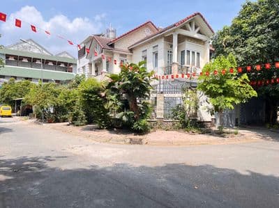 Nhà biệt thự vị trí góc 2 mặt tiền đường bình lợi