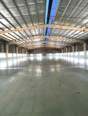 Kho xưởng đẹp mới(2000m2)trần cao,khuôn viên rộng,ng văn linh