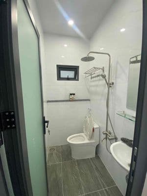 Nhà mt bà điểm xe tải thông mới đep