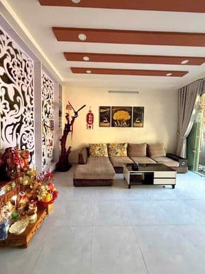 Cần bán căn nhà 2 Mê sát chợ Hoà Xuân, mặt tiền đường Lỗ Giáng 1