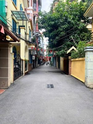 Bán nhà Lạc Long Quân, Tây Hồ, khu dân trí cao, ô tô
