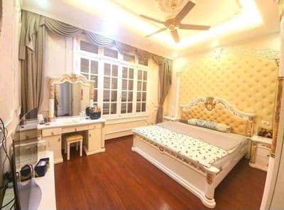Nhà 40m2 giá 8 tỷ gần ĐH Thương Mại