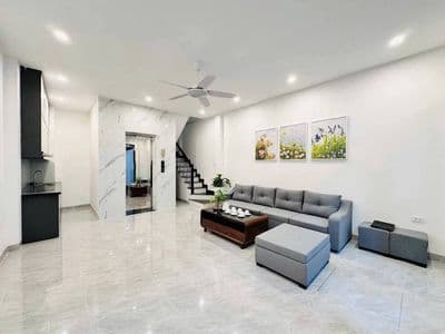 Nhà 39m² 6 tầng thang máy phố Đội Cấn, Hà Nội - 11 tỷ
