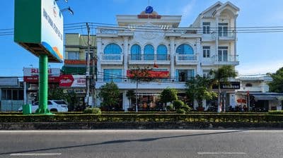 Cho thuê nhà mặt tiền Hùng Vương, 3 tầng, 900m², vị trí đẹp Phan Thiết
