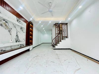 Nhà nguyên căn 5 tầng ngõ 95 Thúy Lĩnh, 10tr/tháng
