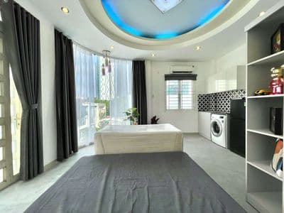Studio full nội thất giáp quận 1