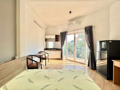 Studio ban công thoáng đi bộ sang Văn Lang cơ sở 3