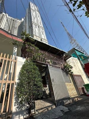 Bán nhà Gác Lững Phú Hoà, TDM, Xẹt Đường 30/4, giá 2.15 tỷ