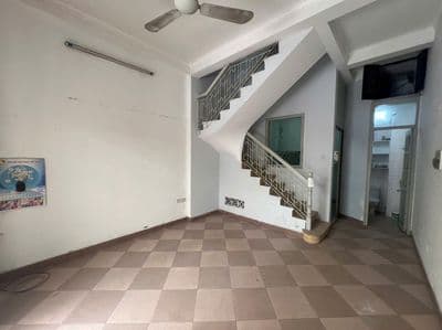 Cho thuê nhà phố hào nam, 40m2, 4t, ô tô đỗ cửa. làm spa, bh online